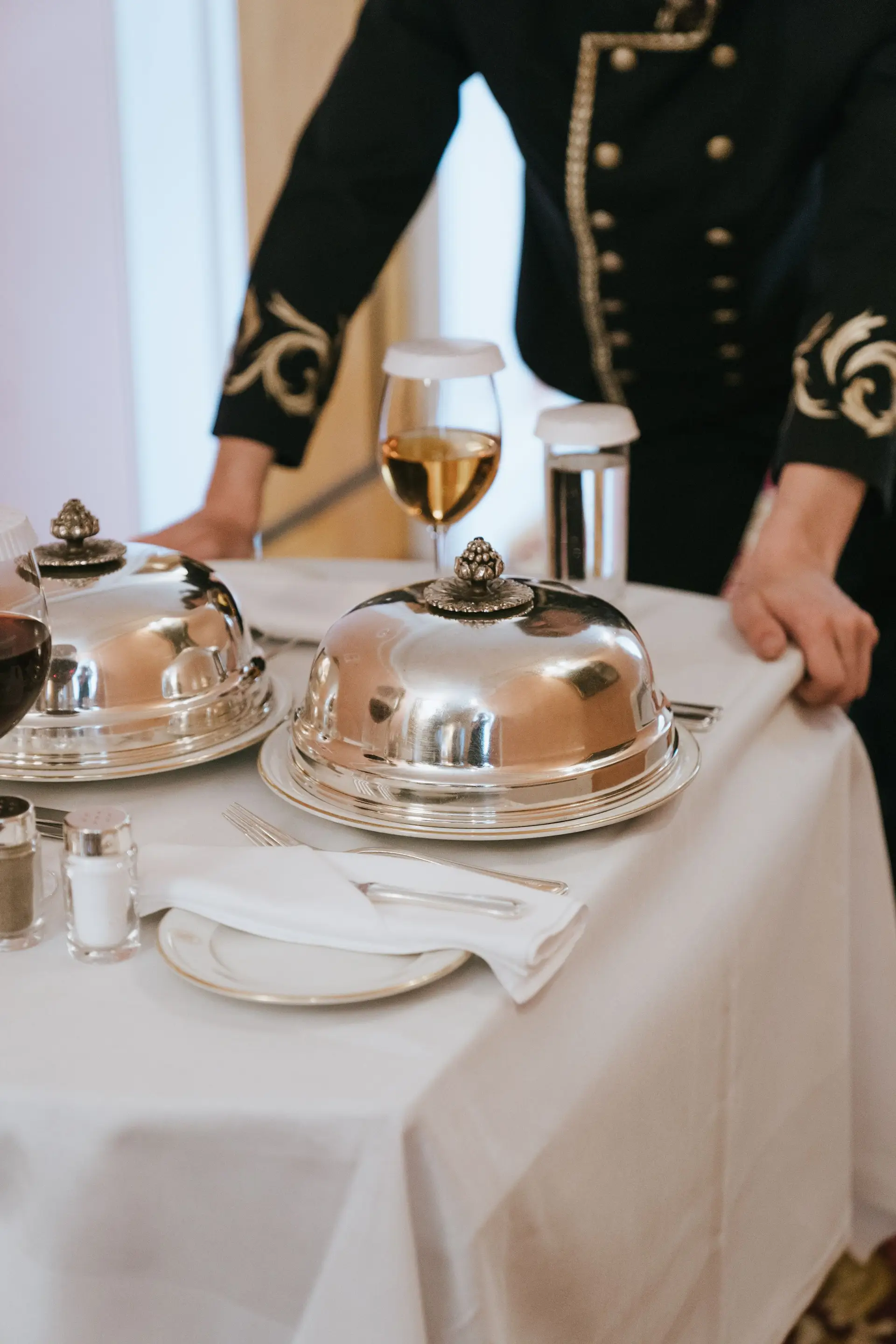 Attentive waitstaff service