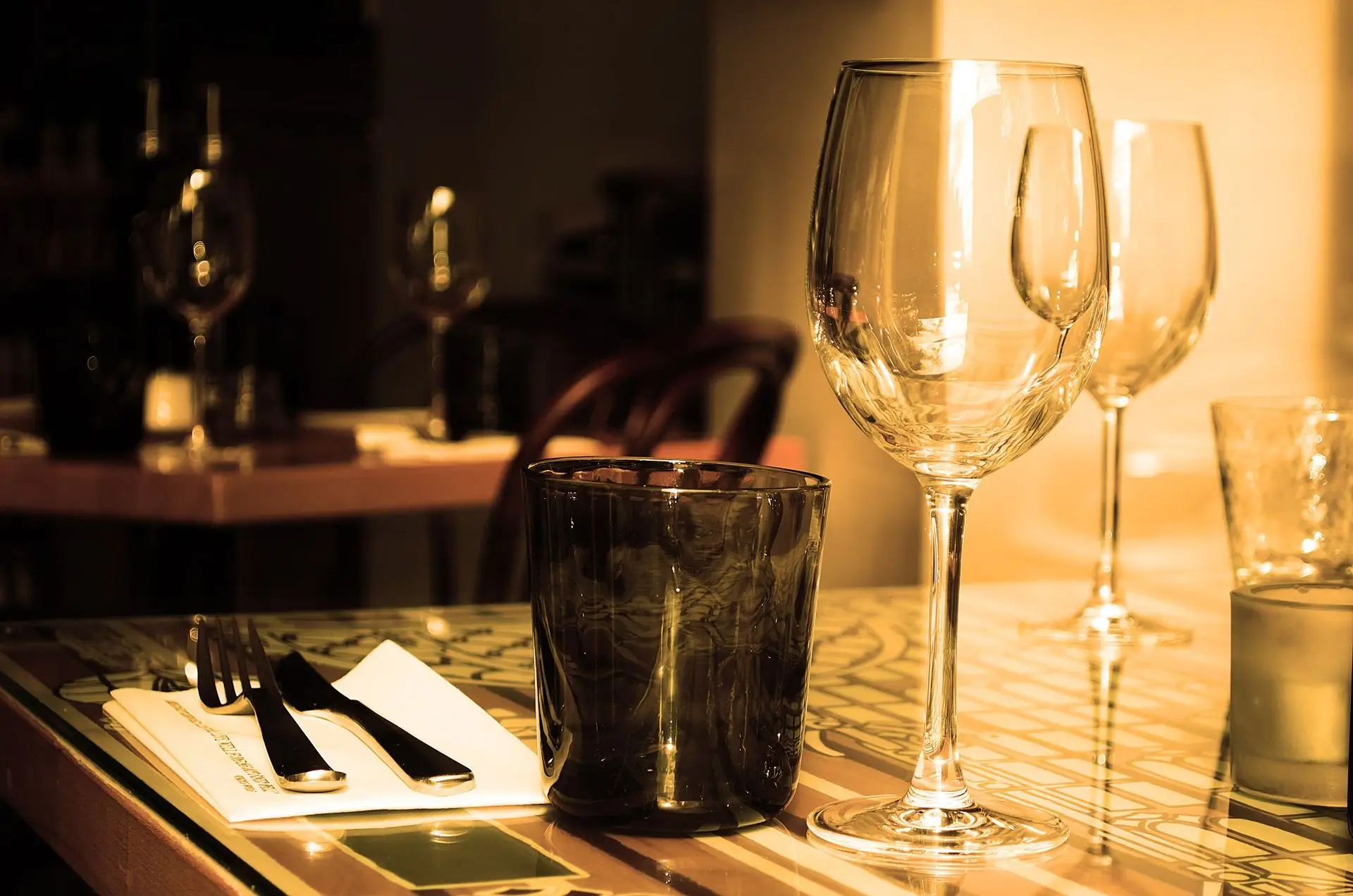 Refined crystal glassware